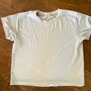 Lululemon breathable blue short sleeve shirt